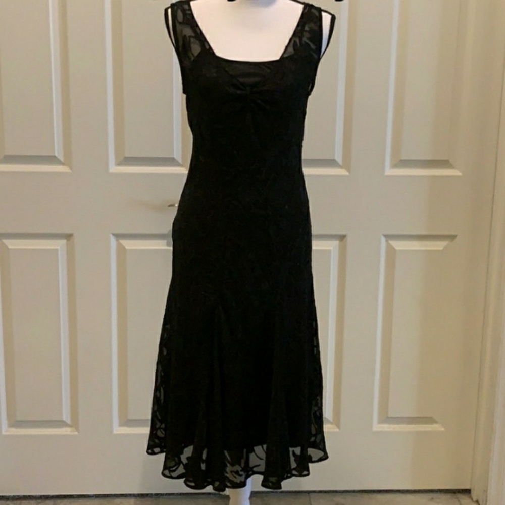 Roz & Ali fitted black lace dress
